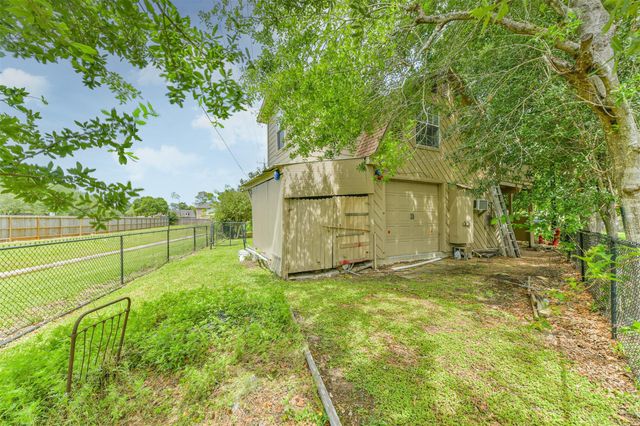 807 Stadium Circle, Friendswood, TX 77546