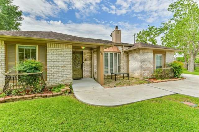 807 Stadium Circle, Friendswood, TX 77546
