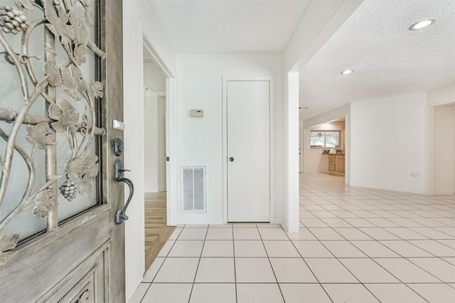 807 Stadium Circle, Friendswood, TX 77546