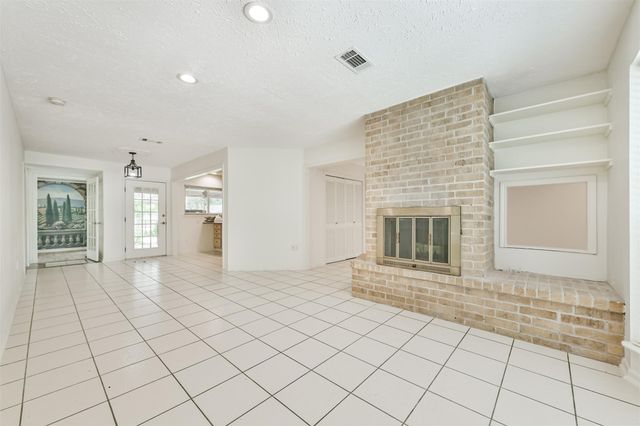 807 Stadium Circle, Friendswood, TX 77546