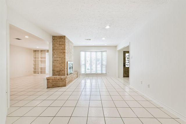 807 Stadium Circle, Friendswood, TX 77546