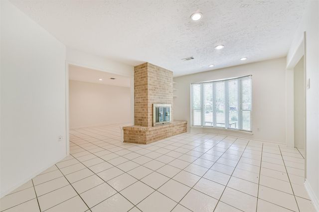 807 Stadium Circle, Friendswood, TX 77546