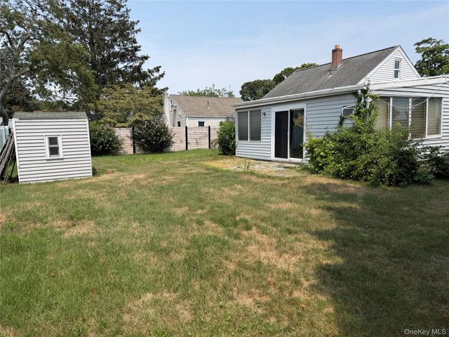 30 Bayview Avenue, Bayport, NY 11705