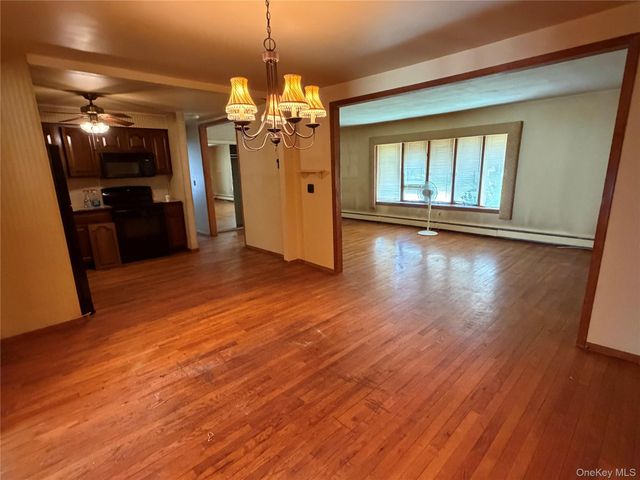 30 Bayview Avenue, Bayport, NY 11705