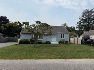 30 Bayview Avenue, Bayport, NY 11705