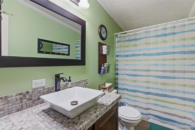 57510 Old Red Ln, Lenox, MI 48048