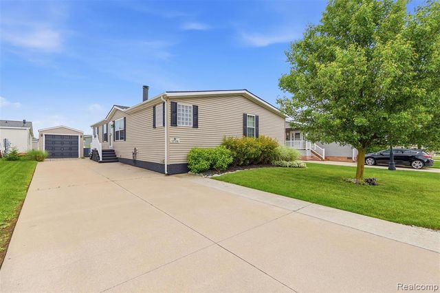 57510 Old Red Ln, Lenox, MI 48048