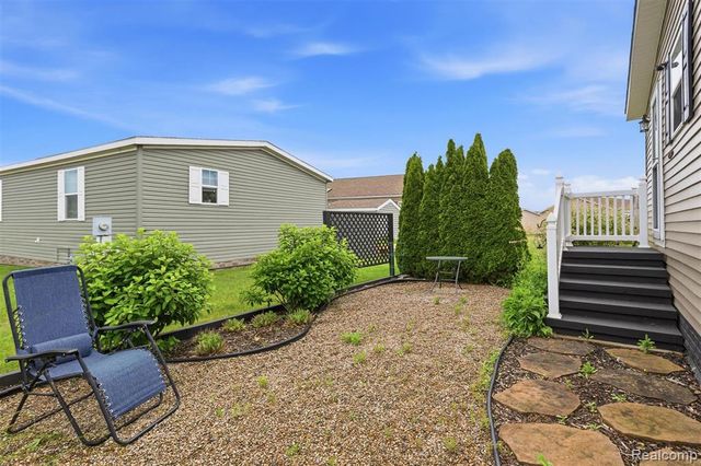 57510 Old Red Ln, Lenox, MI 48048