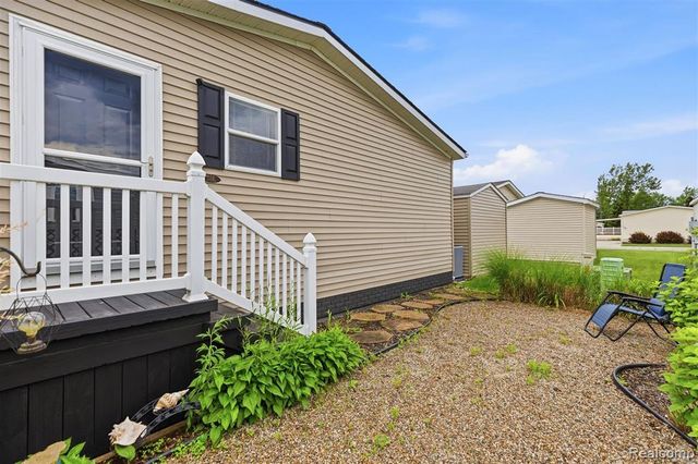 57510 Old Red Ln, Lenox, MI 48048