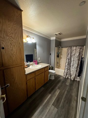 3237 Whittier Avenue, Clovis, CA 93611