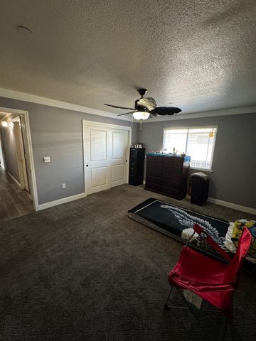 3237 Whittier Avenue, Clovis, CA 93611