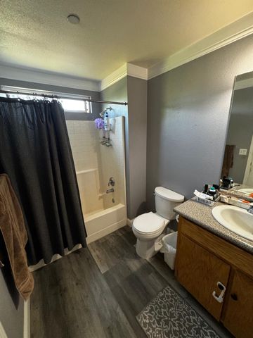 3237 Whittier Avenue, Clovis, CA 93611