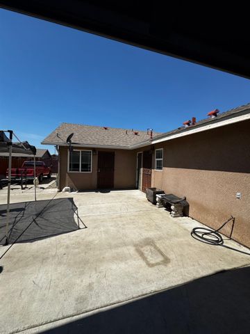 3237 Whittier Avenue, Clovis, CA 93611