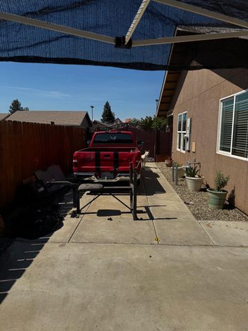 3237 Whittier Avenue, Clovis, CA 93611