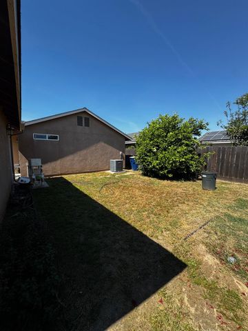 3237 Whittier Avenue, Clovis, CA 93611