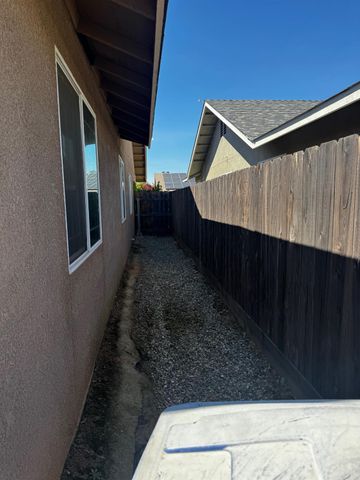 3237 Whittier Avenue, Clovis, CA 93611