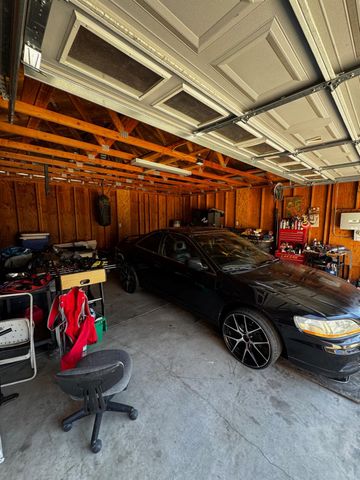 3237 Whittier Avenue, Clovis, CA 93611