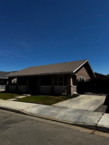 3237 Whittier Avenue, Clovis, CA 93611