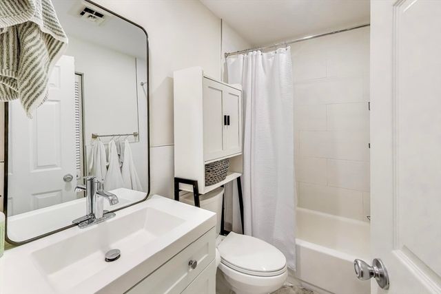 298 Commonwealth Ave 202, Boston, MA 02116