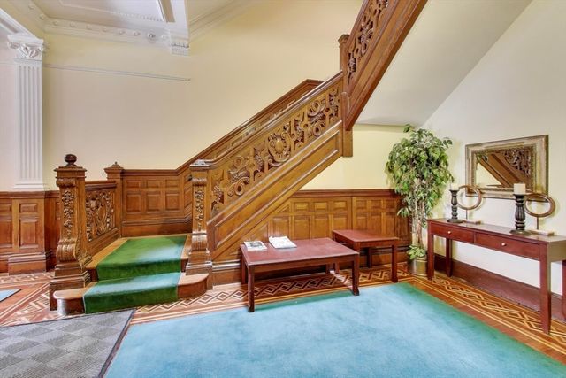 298 Commonwealth Ave 202, Boston, MA 02116