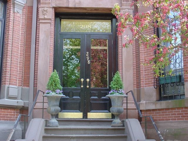 298 Commonwealth Ave 202, Boston, MA 02116