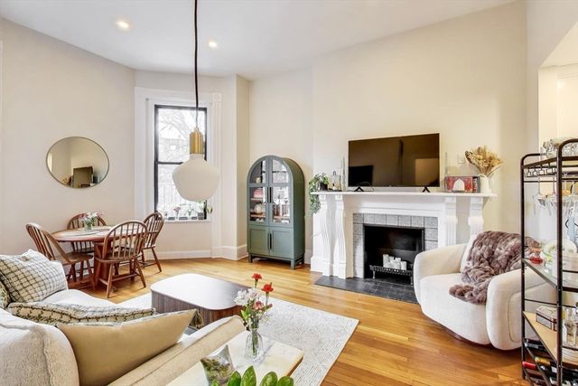 298 Commonwealth Ave 202, Boston, MA 02116