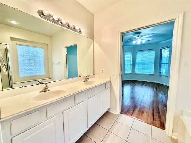 1306 Modena Drive, Pearland, TX 77581
