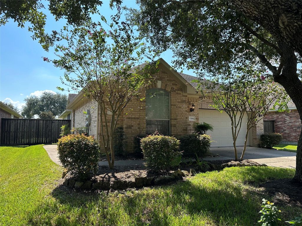 1306 Modena Drive, Pearland, TX 77581