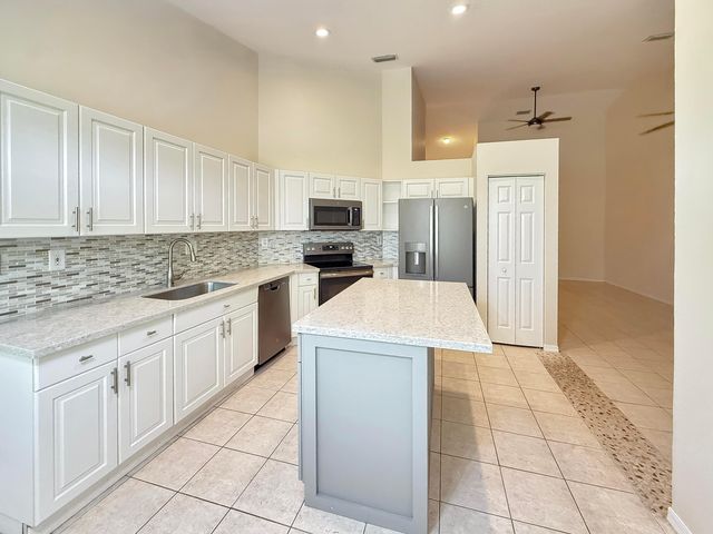 2400 E Aragon Boulevard Unit 2, Sunrise, FL 33313