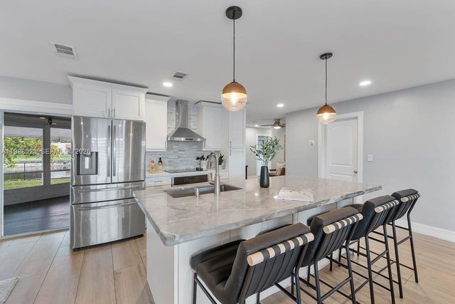 6701 NW 98th Ave, Tamarac, FL 33321