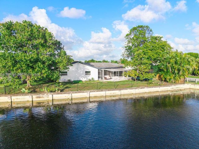 6701 NW 98th Ave, Tamarac, FL 33321