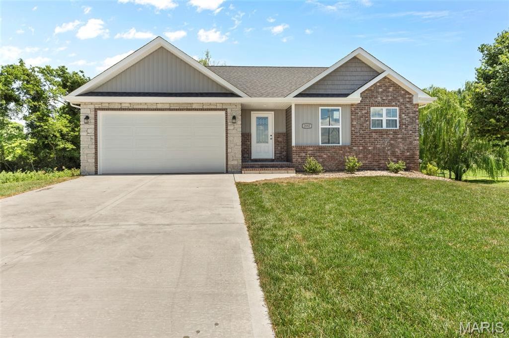 2832 Beth Ann Court, Pontoon Beach, IL 62040