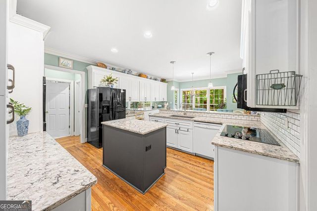 1230 Melody Lane, Hartwell, GA 30643