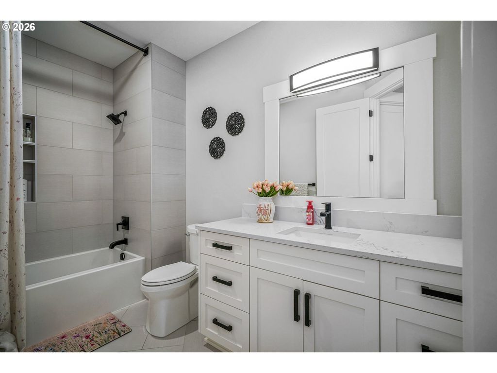 Image 15 of property listing at 486 Nw COAST MOUNTAIN Dr, Dallas, OR 97338