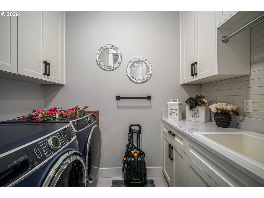 Image 16 of property listing at 486 Nw COAST MOUNTAIN Dr, Dallas, OR 97338