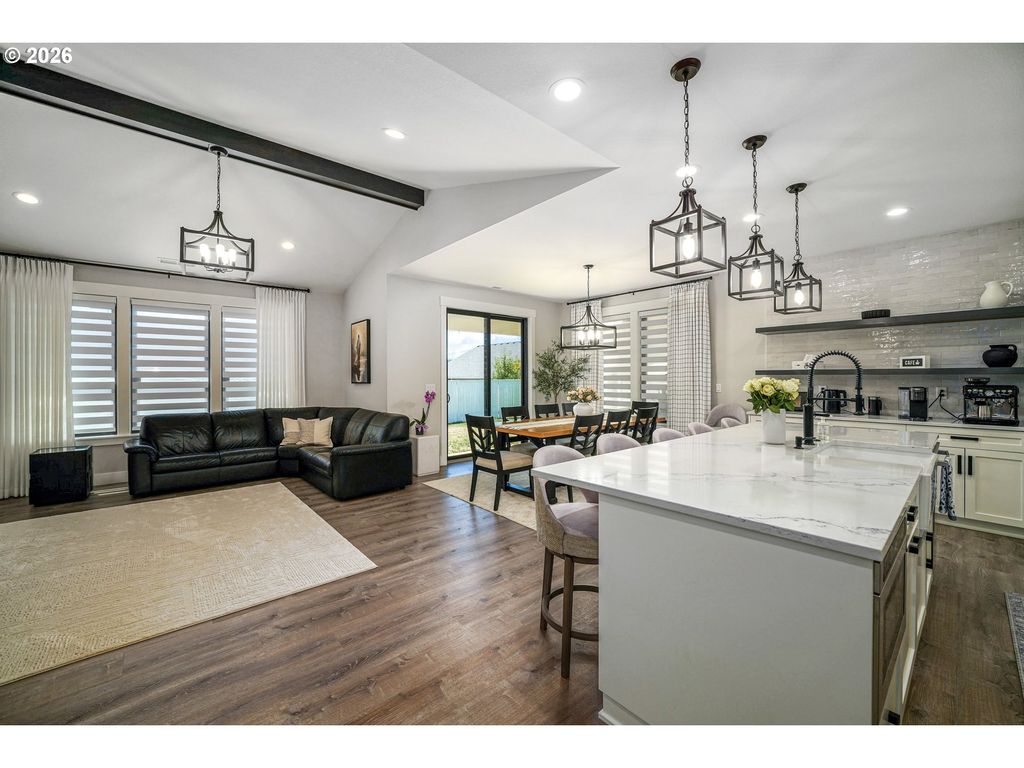Image 19 of property listing at 486 Nw COAST MOUNTAIN Dr, Dallas, OR 97338