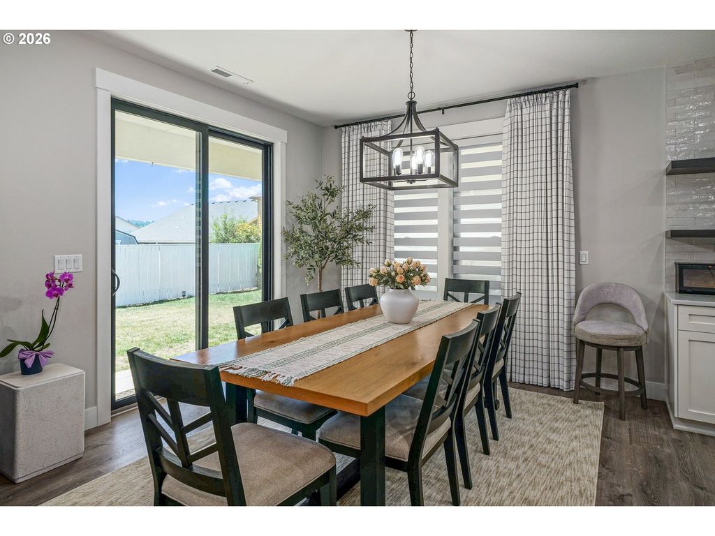 Image 26 of property listing at 486 Nw COAST MOUNTAIN Dr, Dallas, OR 97338