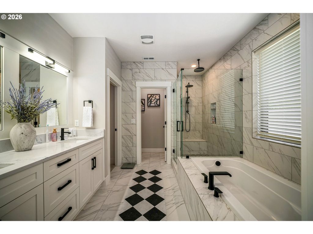 Image 36 of property listing at 486 Nw COAST MOUNTAIN Dr, Dallas, OR 97338