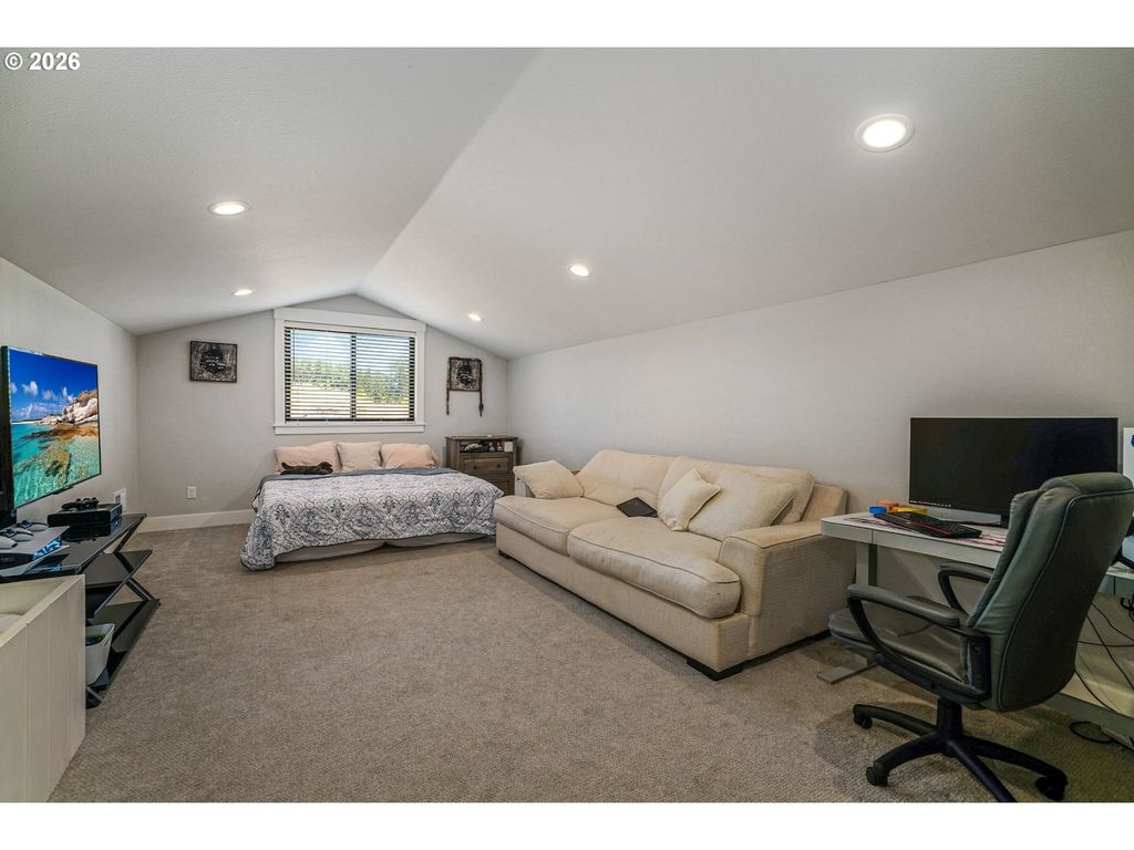 Image 40 of property listing at 486 Nw COAST MOUNTAIN Dr, Dallas, OR 97338