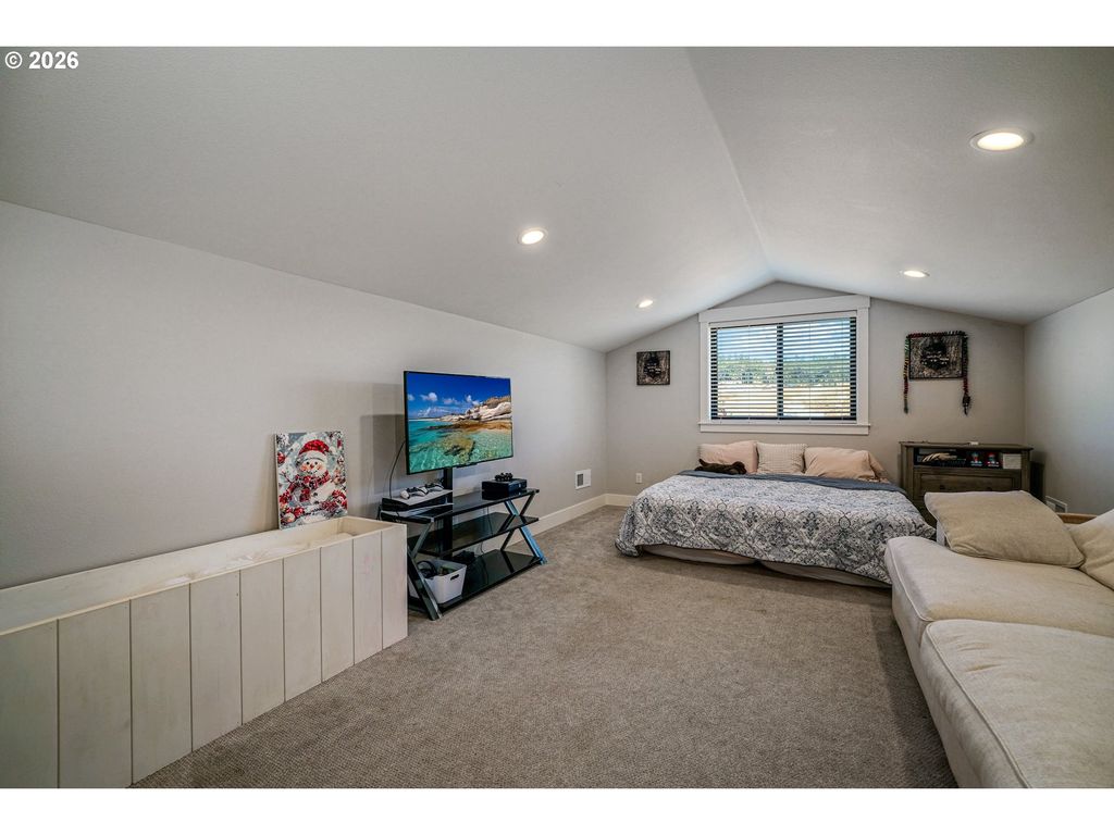 Image 41 of property listing at 486 Nw COAST MOUNTAIN Dr, Dallas, OR 97338