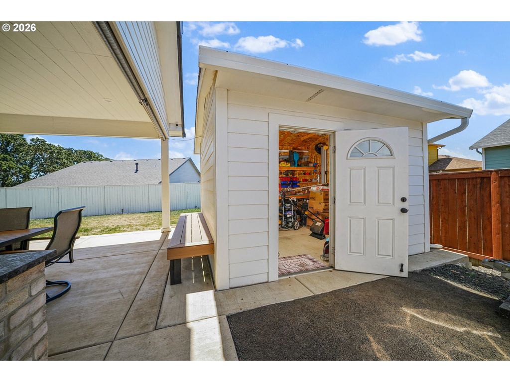 Image 44 of property listing at 486 Nw COAST MOUNTAIN Dr, Dallas, OR 97338