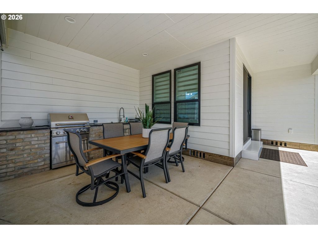 Image 45 of property listing at 486 Nw COAST MOUNTAIN Dr, Dallas, OR 97338