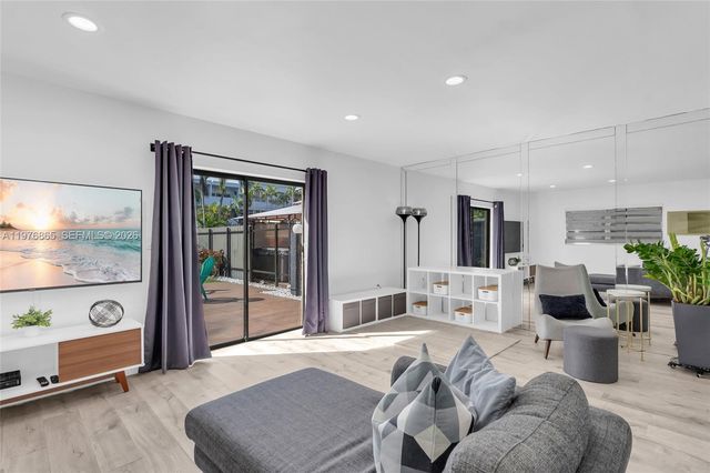 2172 NE 171st St, North Miami Beach, FL 33162