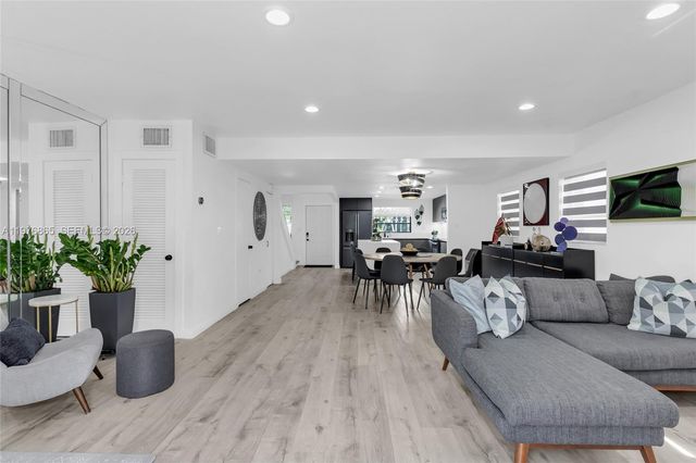 2172 NE 171st St, North Miami Beach, FL 33162