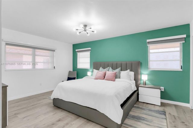 2172 NE 171st St, North Miami Beach, FL 33162