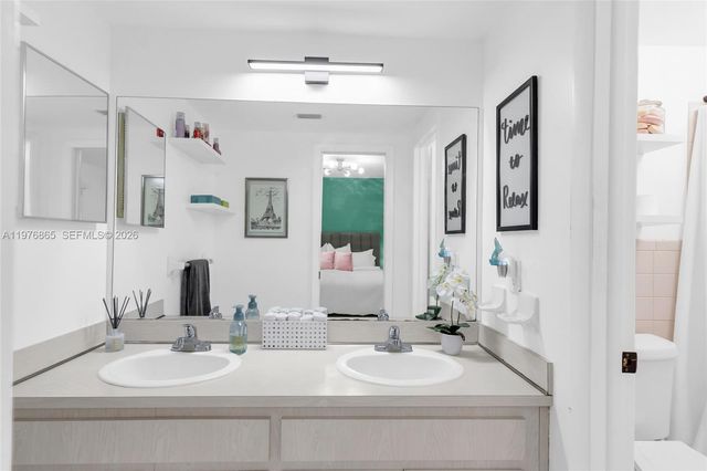 2172 NE 171st St, North Miami Beach, FL 33162