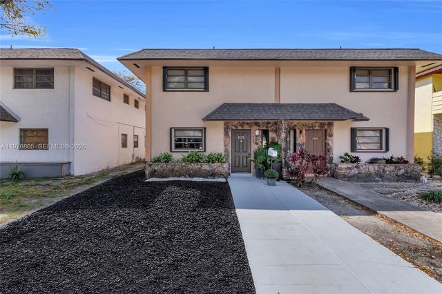 2172 NE 171st St, North Miami Beach, FL 33162