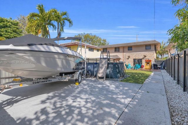 2172 NE 171st St, North Miami Beach, FL 33162