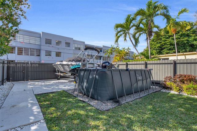 2172 NE 171st St, North Miami Beach, FL 33162