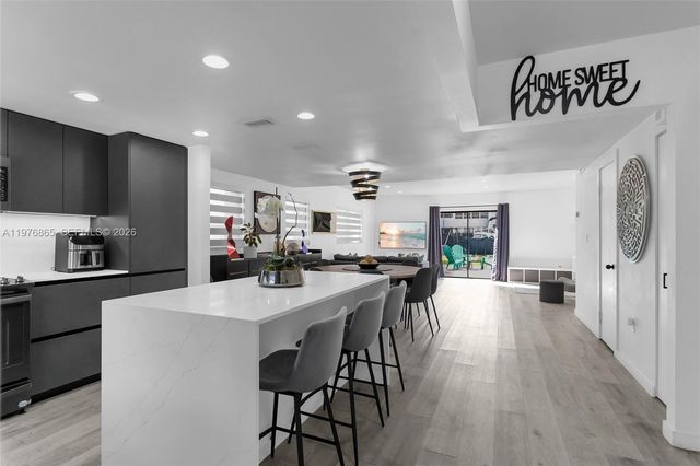 2172 NE 171st St, North Miami Beach, FL 33162